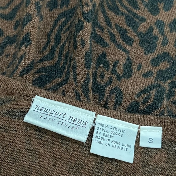 Leopard Print V-Neck Dress - Picture 11 of 11